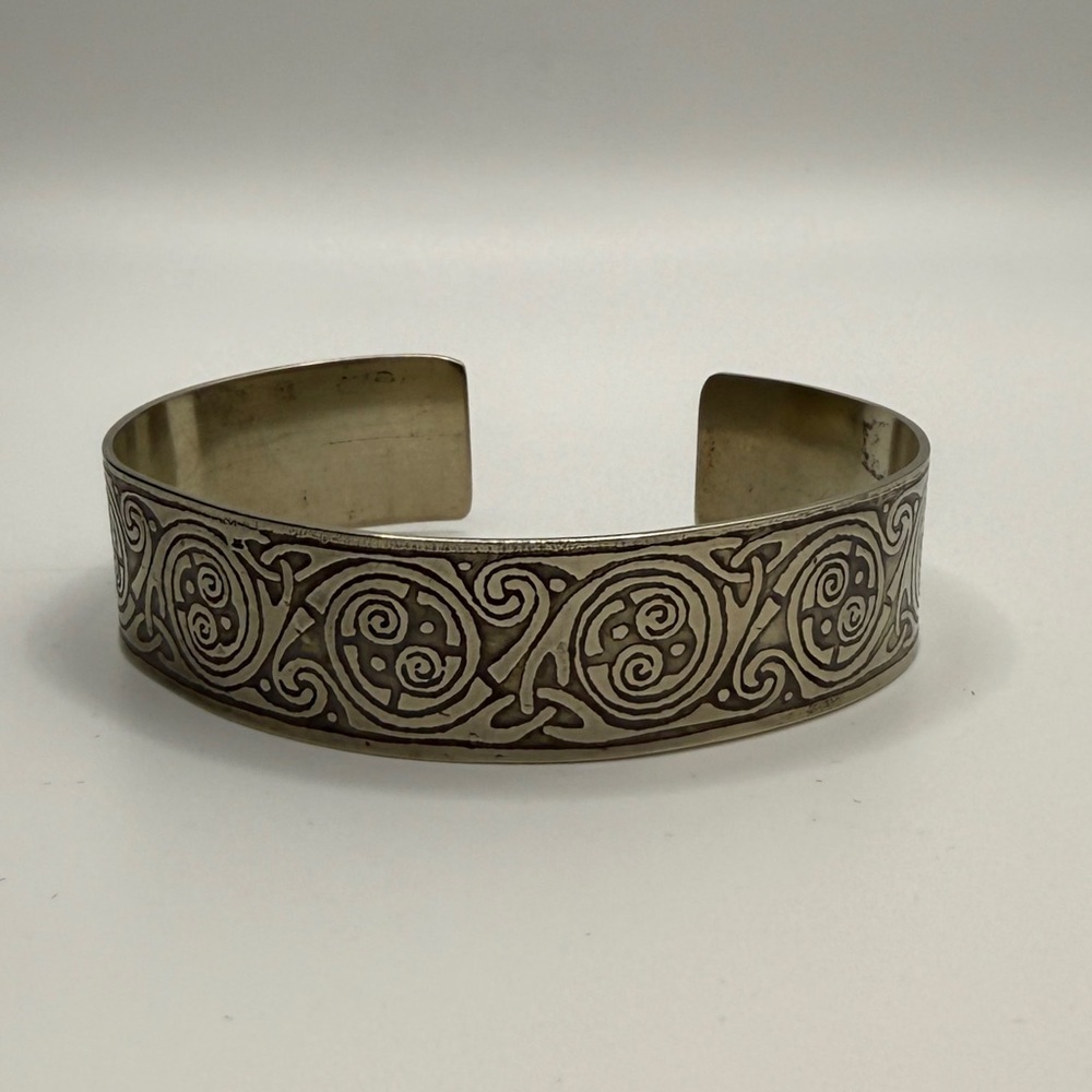 Silver Celtic Etched Cuff Bracelet. - Picture 6 of 10